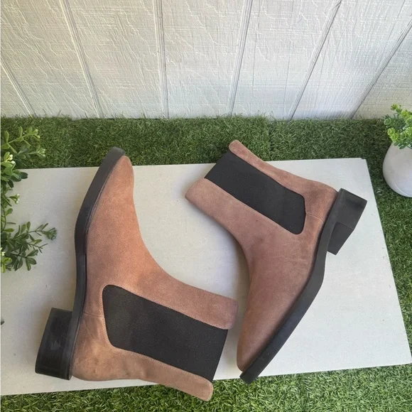 Stuart Weitzman
Women's Brown Cline Sleek Chelsea
Boot Brown size 8 fits 7.5 New - Picture 12 of 15